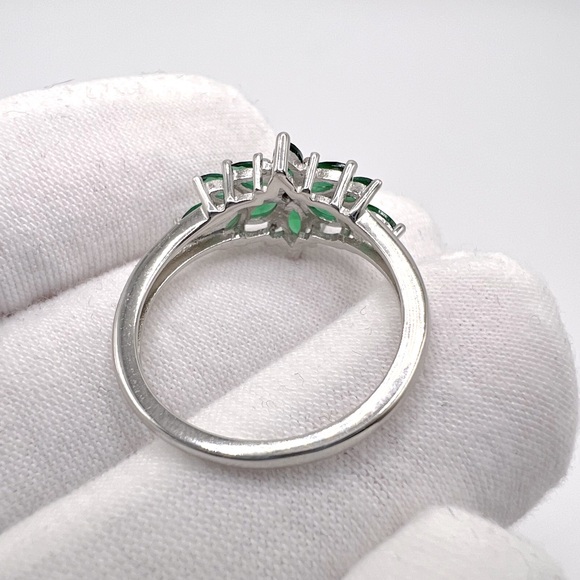 .925 Sterling Silver Rhodium Plated Green Cz Flower Ring - Picture 14 of 17